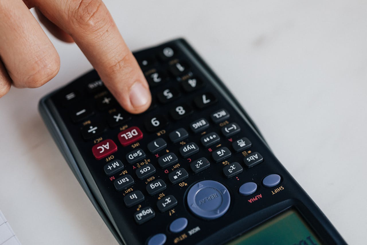 financier using calculator