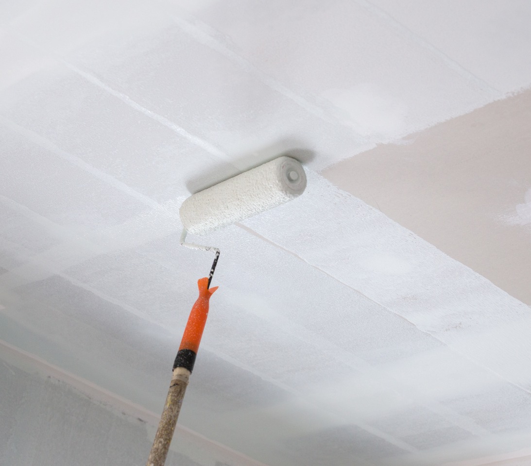 painting a gypsum plaster ceiling with roller