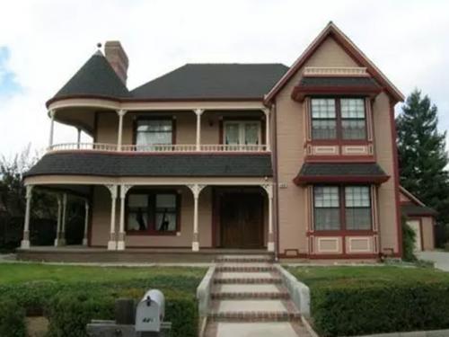 Custom Painting Services 